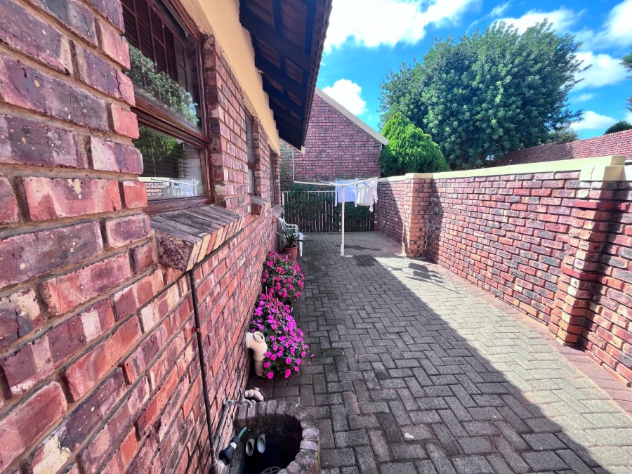 3 Bedroom Property for Sale in Langenhovenpark Free State